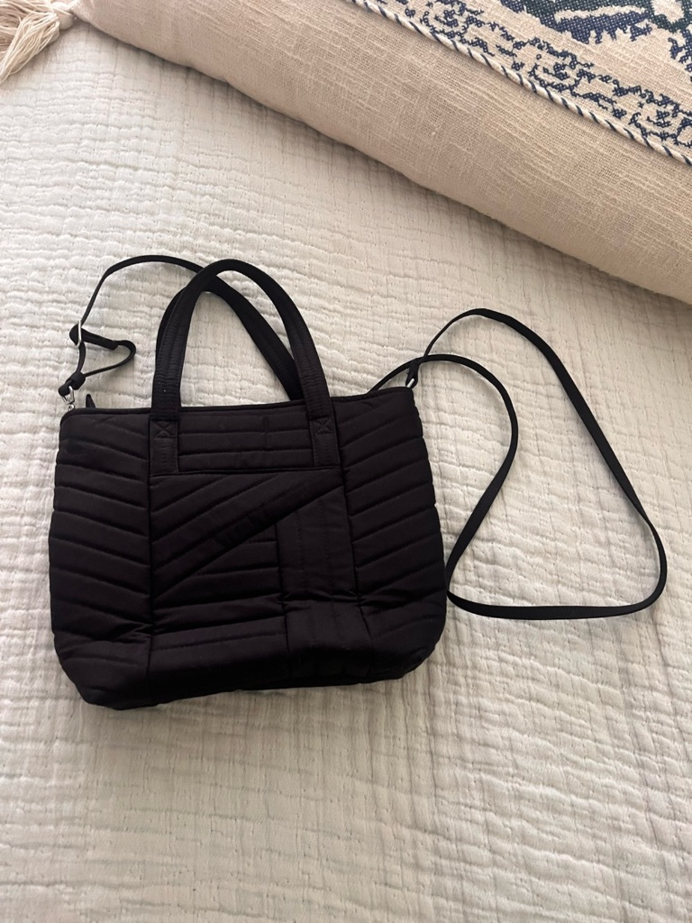 Vera Bradley Black Quilted mini bag/Crossbody Bag - Picture 7 of 13